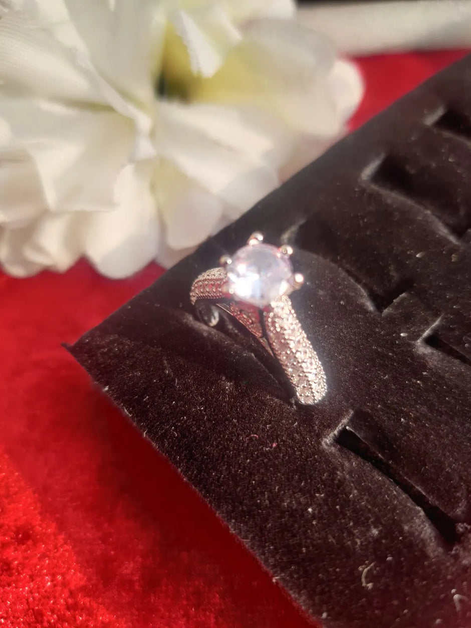White Heer ring