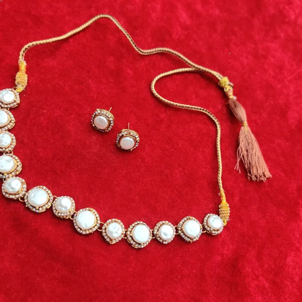 Noorani Choker