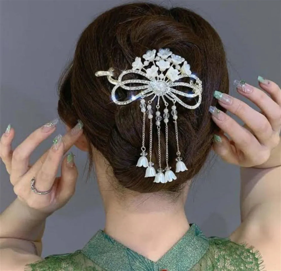 Crystal butterfly claw