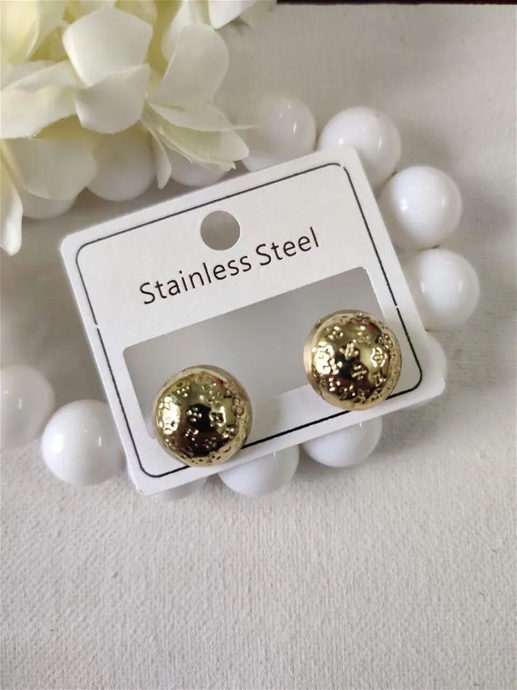 Round gold studs