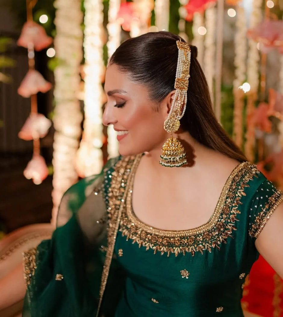 Ayeza Khan jhumkas