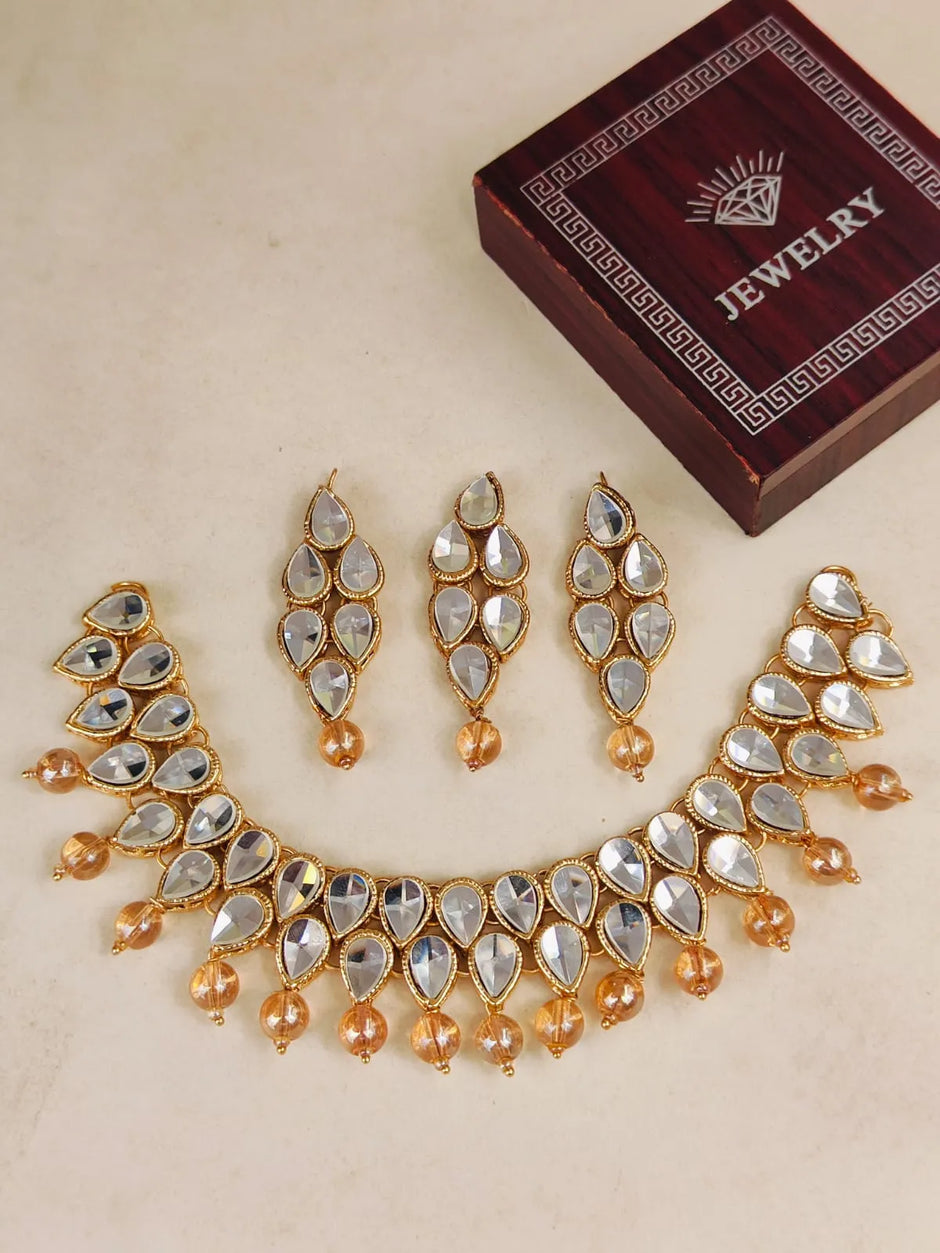 Golden Bindiya Kundan Set
