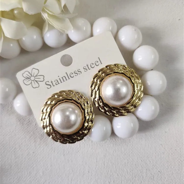 Pearl gold studs