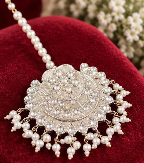 Silver Bindia Girl