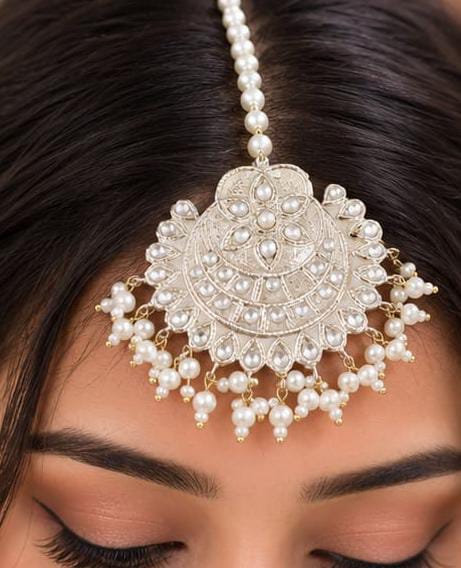 Silver Bindia Girl