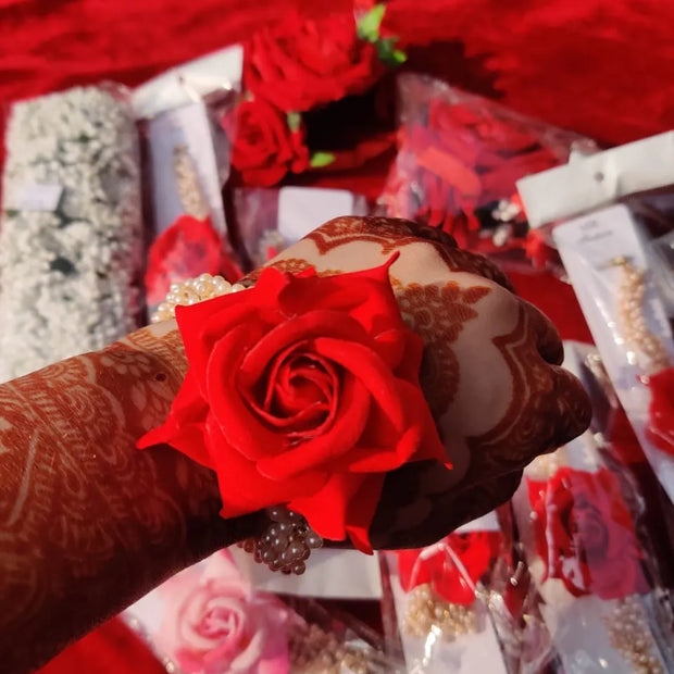Red Rose Gajra