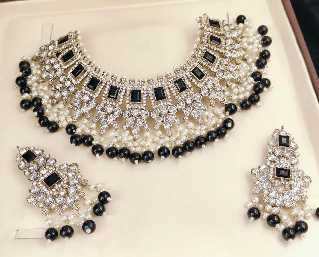 komal black set